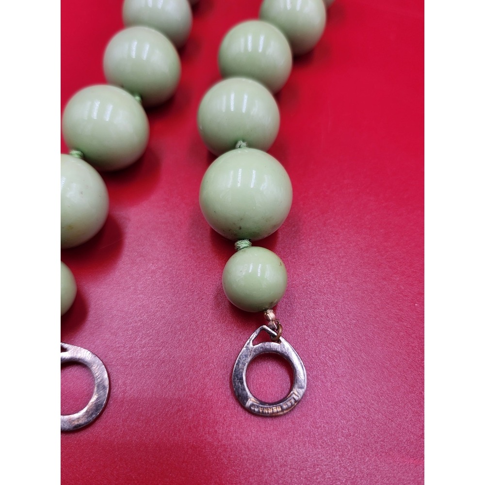 VINTAGE LES BERNARD Chunky Green Lucite Bead GRADUATED Necklace Signed 60s 70s - Picture 6 of 9
